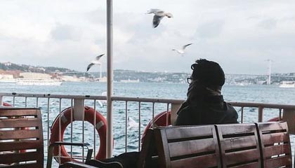 80万的009光辉 在姚明面前像老头乐 2米29巨人坐进去很费劲